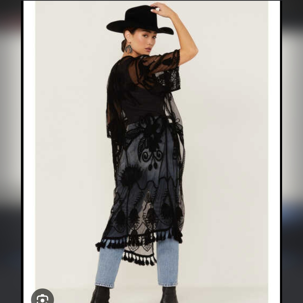 Shyanne lace tassel kimono with horses
